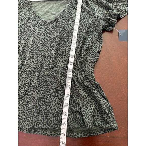 Lucky Brand Green Animal Print V-Neck Peplum Short Sleeved Top Size Medium - Picture 10 of 10